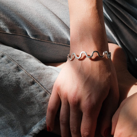 H 479 - Single Wave Bracelet