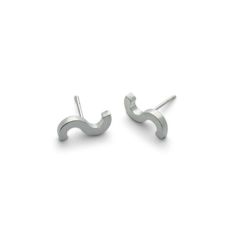 H 687 - Small Wave Studs