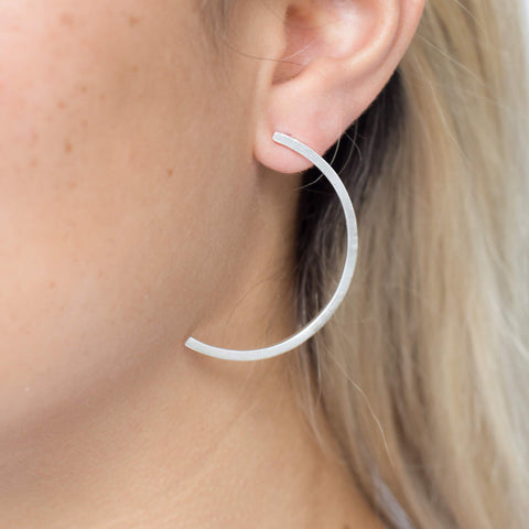D 616 - Slim Half Circle Earring