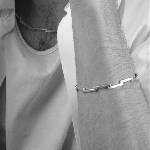 J 493 – Schlankes kinetisches Armband