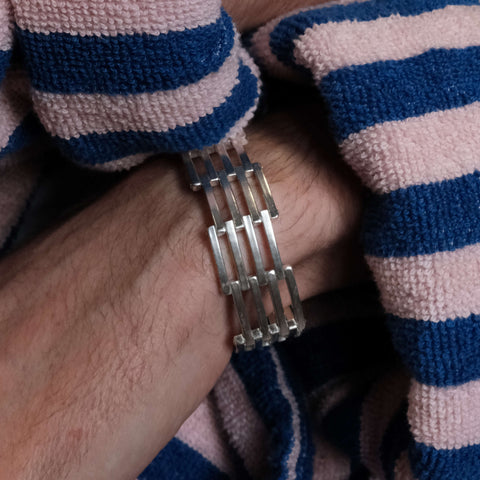 J 481 - Fluid Kinetic Armband