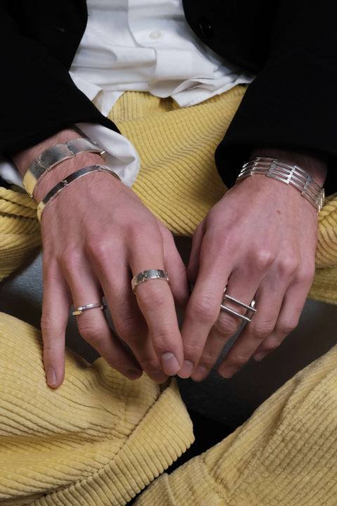 J 488 - Surface Motion Armband