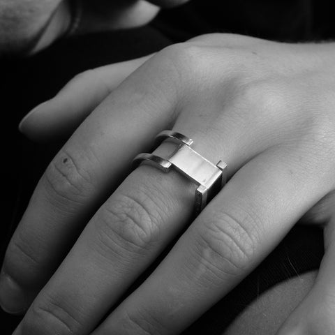 J 285 - Kinetic Duo Ring