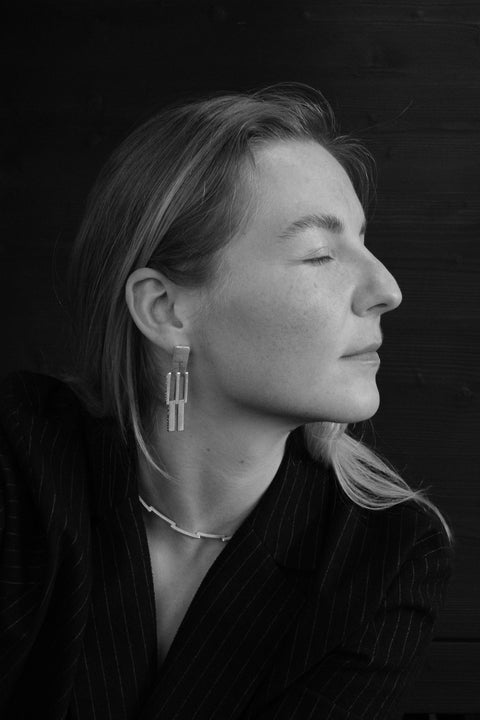 J 6100 – Verspielter kinetischer Ohrring