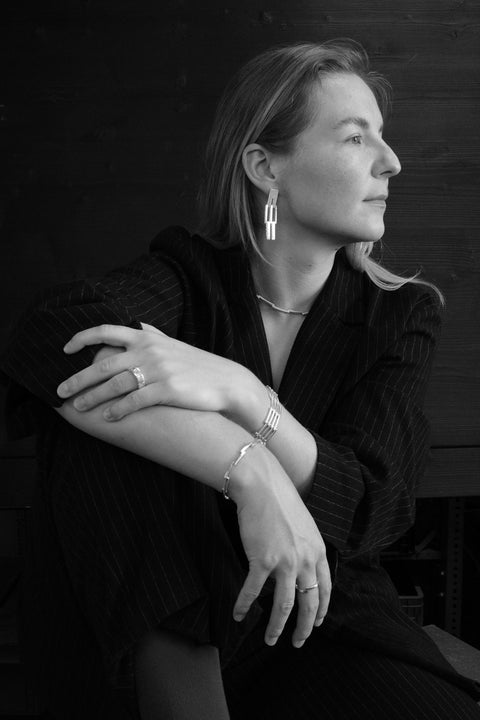 J 6100 – Verspielter kinetischer Ohrring