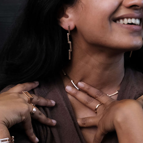 J 6101 – Schmale kinetische Ohrringe