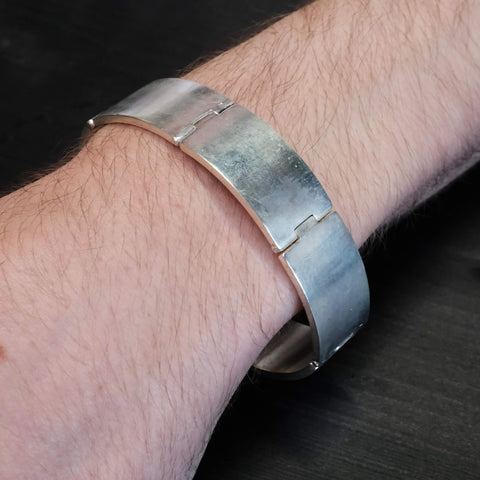 J 488 - Surface Motion Armband