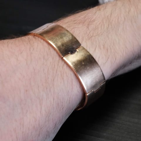 J 488 - Surface Motion Armband