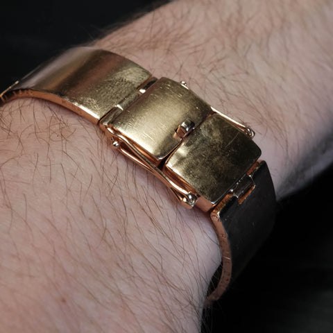 J 488 - Surface Motion Armband