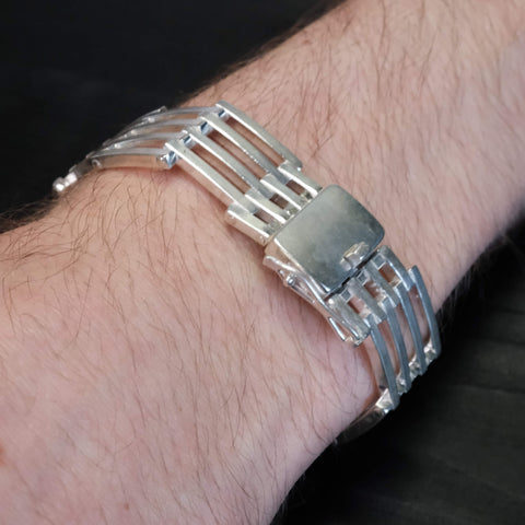 J 481 - Fluid Kinetic Armband