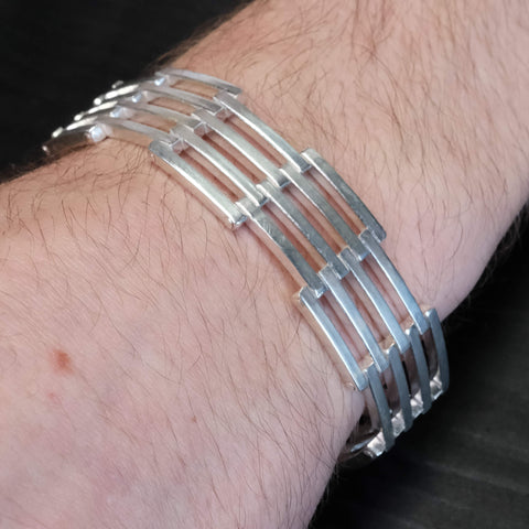 J 481 - Fluid Kinetic Armband