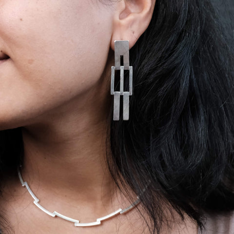 J 6100 – Verspielter kinetischer Ohrring