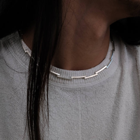 J 187 – Schmale, kinetische Halskette