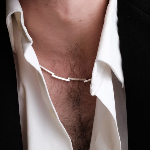 J 187 – Schmale, kinetische Halskette