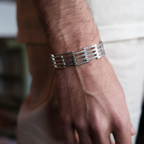 J 481 - Fluid Kinetic Armband