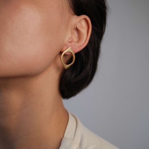 I 688 - Minimalist Eye Earring