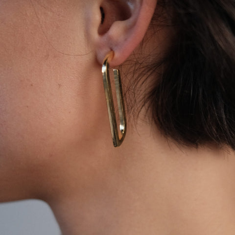 I 689 - Side Flame Earrings