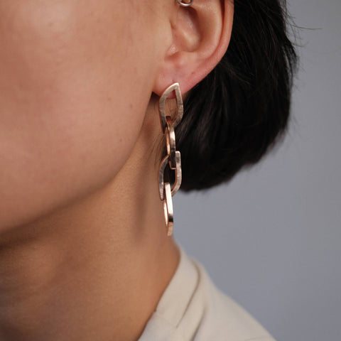 I 693 - Chain Flame Earring