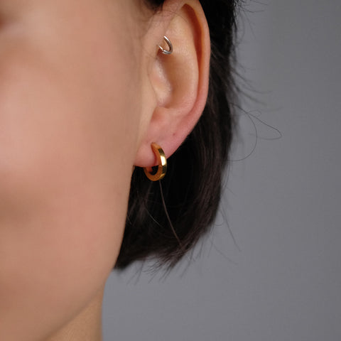 I 698 - Tiny Earring