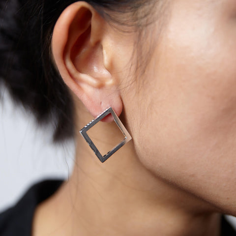 F 655 - Medium Rectangle Earrings